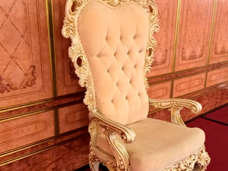 Трон Молодожёны