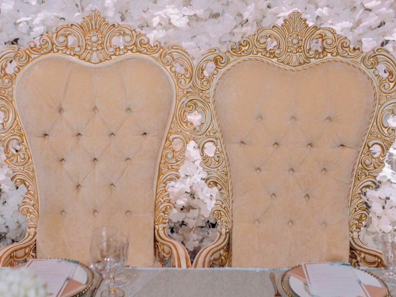 Трон Молодожёны