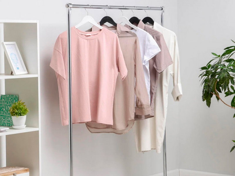 Вешало на колесах Vega