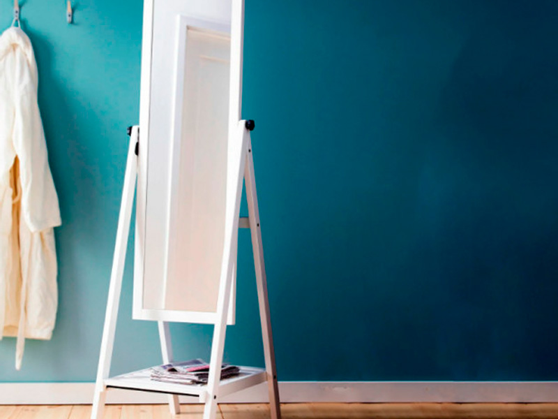 Зеркало из дерева белое Гарден