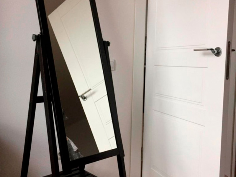 Зеркало из дерева коричневое Гарден