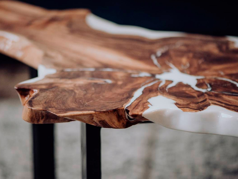 Журнальный стол из спила карагача