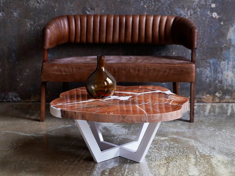 Журнальный стол со столешницей из дуба