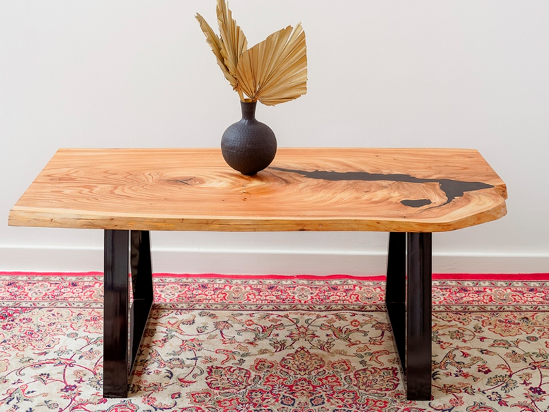 Журнальный стол со столешницей из слэба