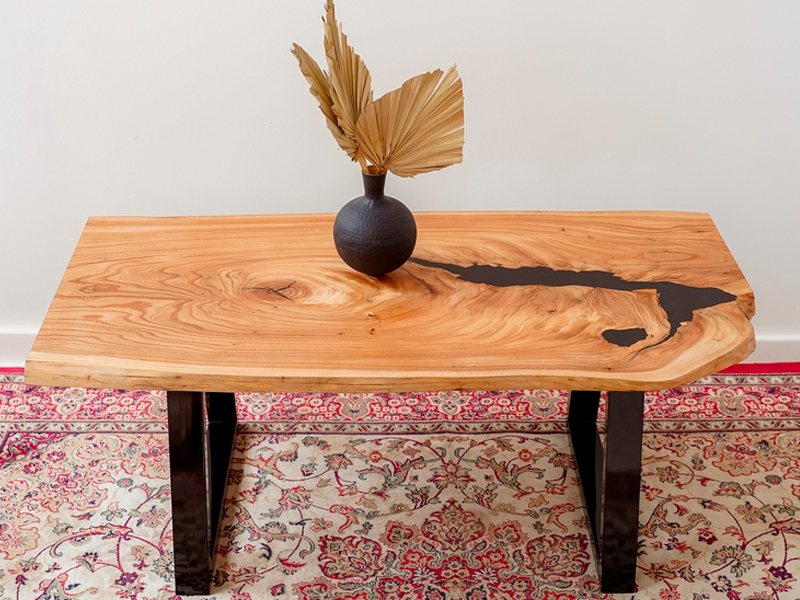 Журнальный стол со столешницей из слэба