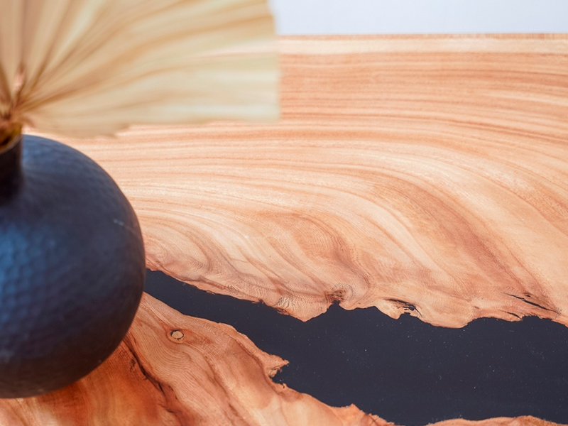 Журнальный стол со столешницей из слэба