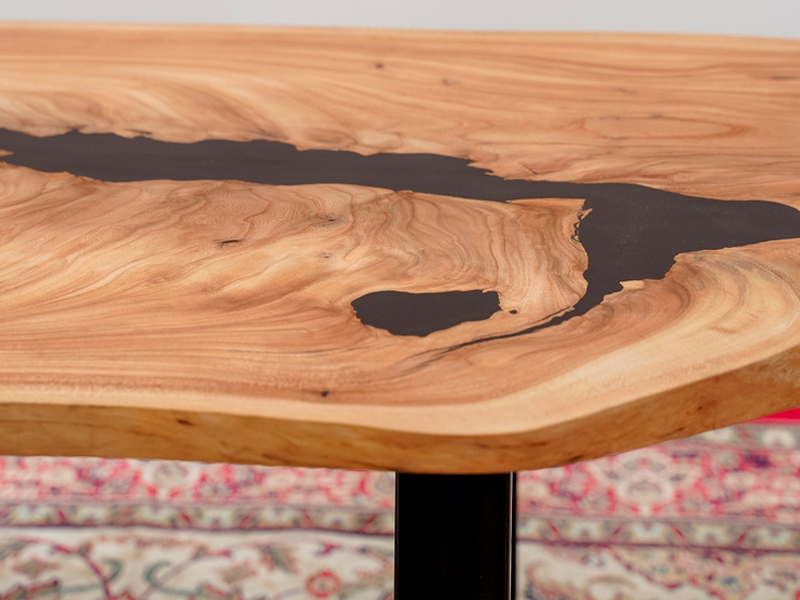 Журнальный стол со столешницей из слэба